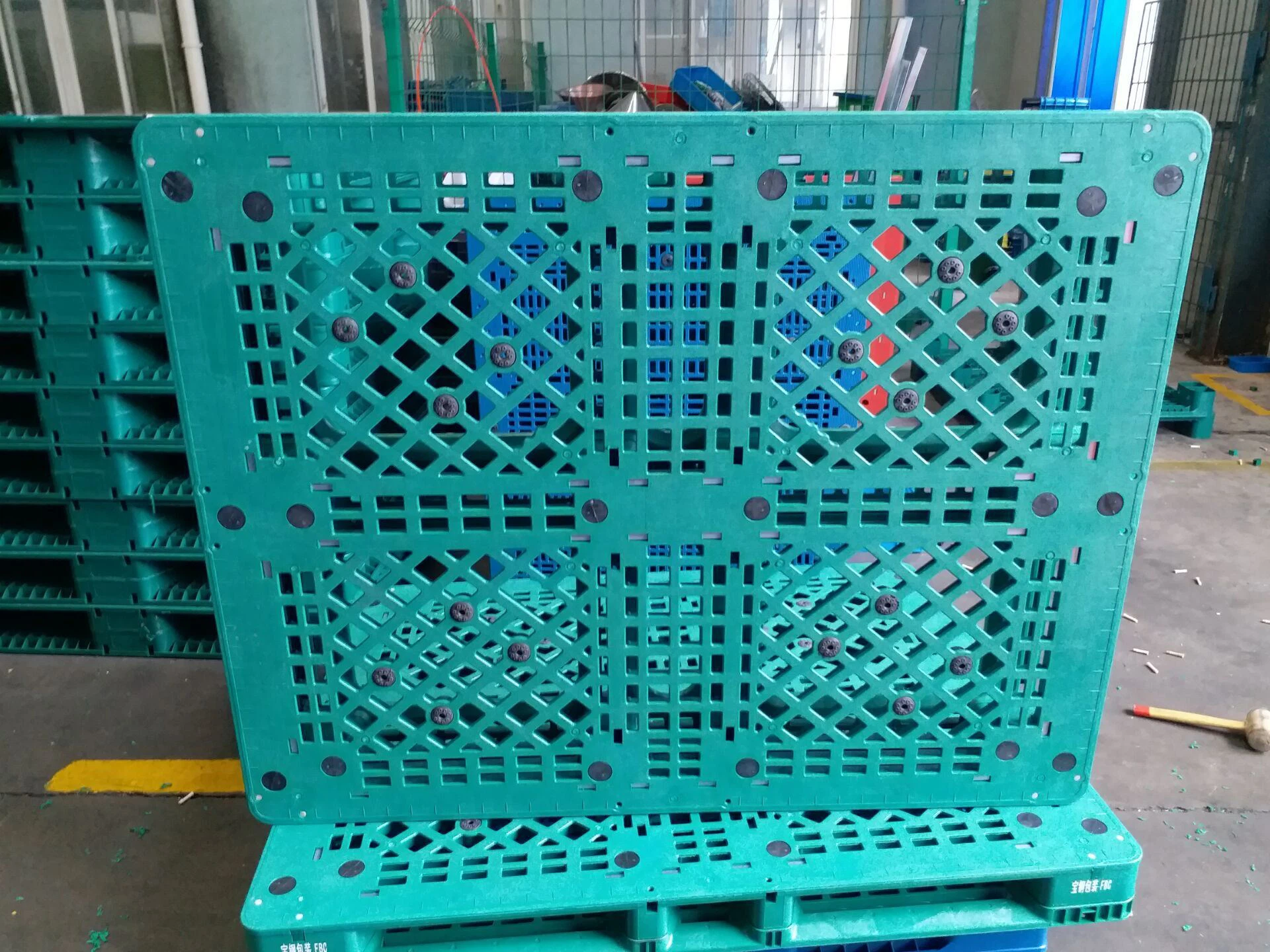 stackable large plastic pallet